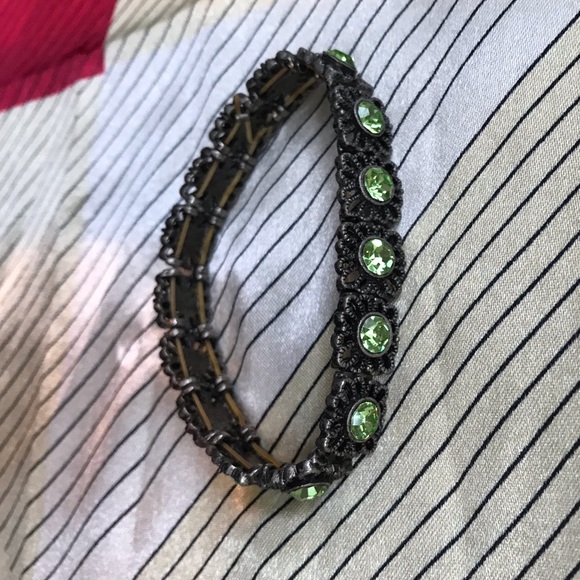 {FREE w/ purchase} Stretchy bracelet with green stones - Picture 3 of 3